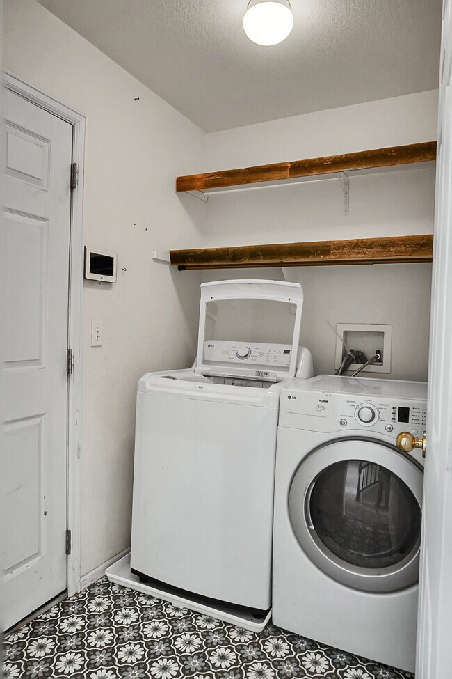 Building Photo - $2,545.00, 4 bed, 3.5 bath, located in Colorado Springs with upgrades