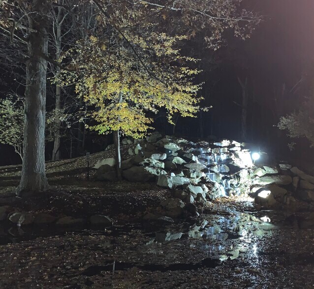 Building Photo - 10092 Hideaway Cove