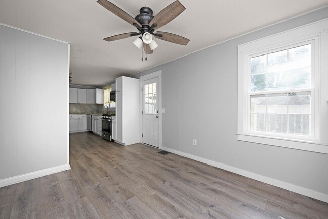 Building Photo - 211 N Mantle Ave