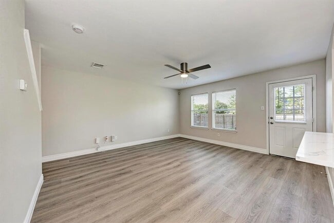 Building Photo - 3413 Bach Dr