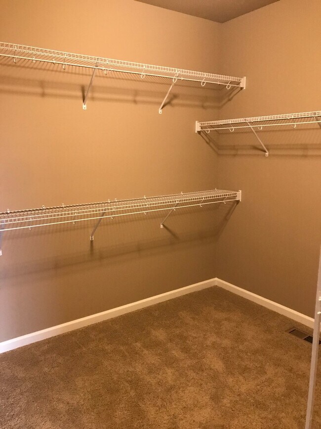 Building Photo - Single Level Home 3 Bedroom / 2 Bathroom in NW Redmond Oregon