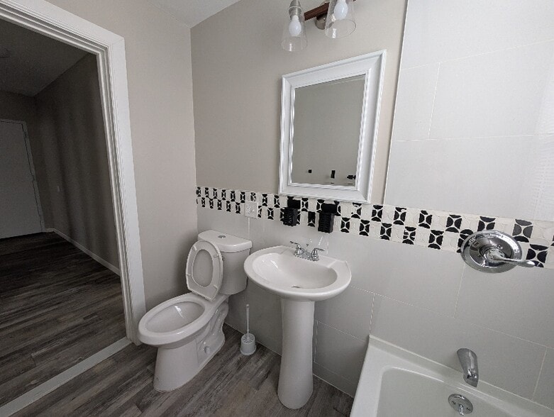 Building Photo - 421 Washington St