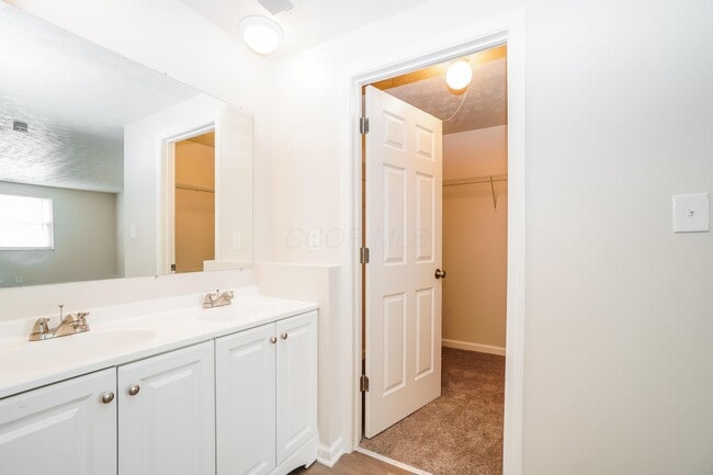 Building Photo - 5324 Parkline Dr