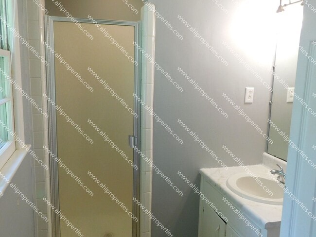 Building Photo - 11313 Mountain Crest Dr SE