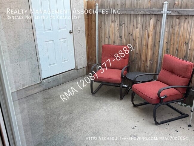 Building Photo - 2277 S Pond St