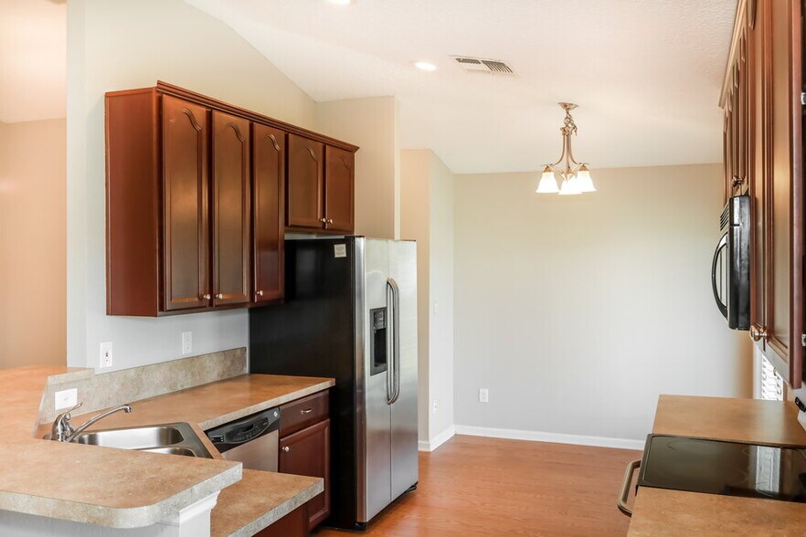 Building Photo - 1716 Hollow Glen Dr