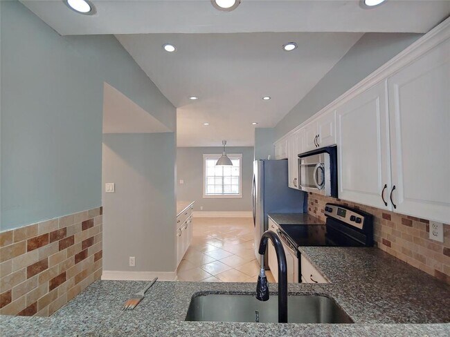 Building Photo - 11550 Chimney Rock Rd