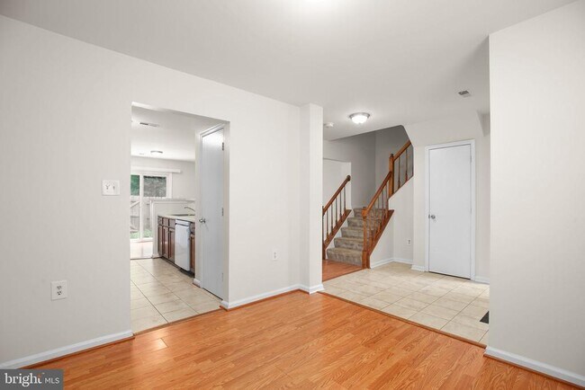 Building Photo - 502 Wind Ridge Dr