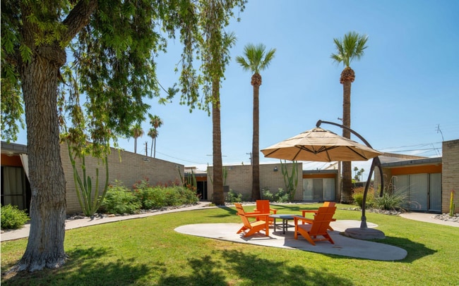 Building Photo - Stylish Arcadia Lite Living with Vintage C...