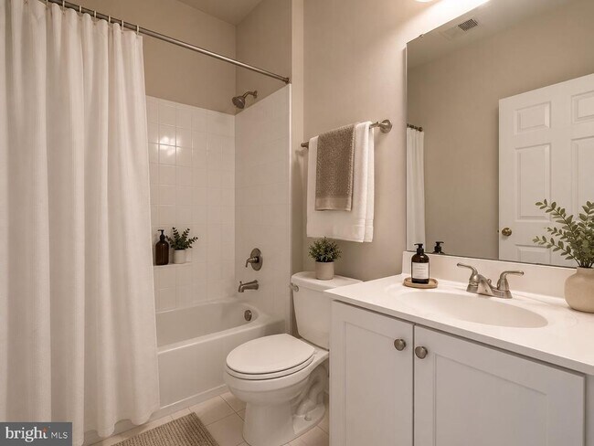 Building Photo - 1600 Regent Manor Ct