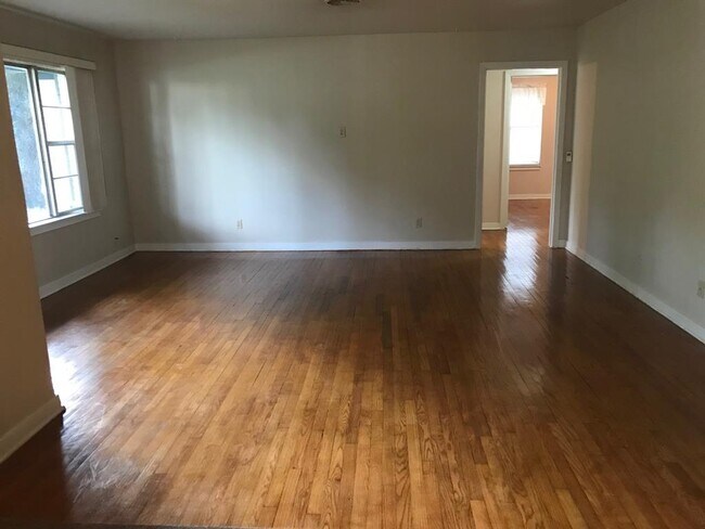 Building Photo - 1831 De Milo Dr