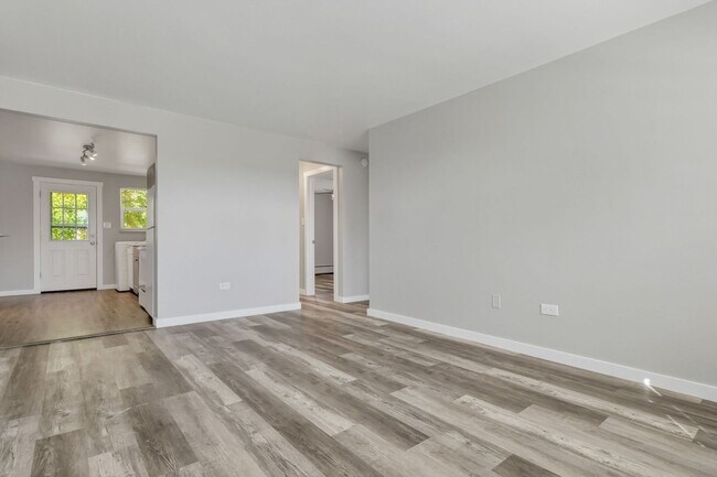 Building Photo - Newly Remodeled 2 Bed, 1 Bath Condo in the Goldsmith Neighborhood!