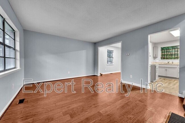 Building Photo - 1256 15th St SW