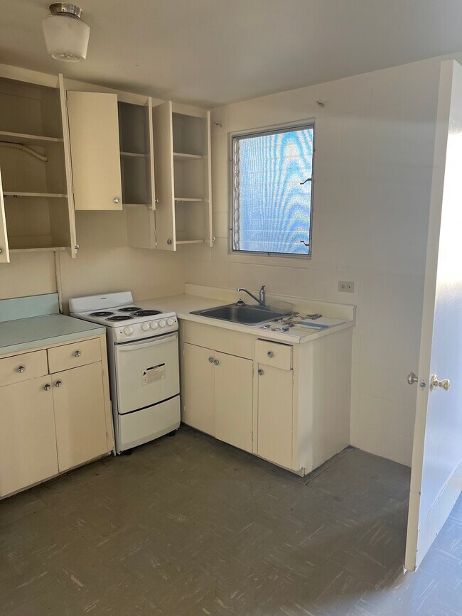 Kitchen - 1628 Kahai St