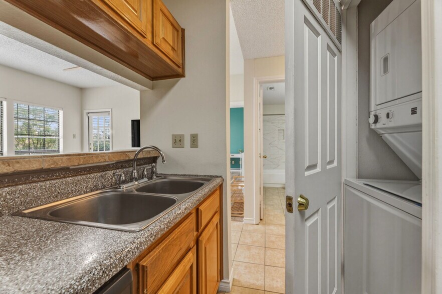 Washer/dryer - 3001 Cedar St