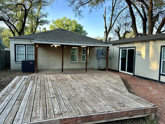 Building Photo - Spacious 4 Bedroom Home for Roommates in Tech Terrace - Pre-Leasing for Summer/Fall 2026