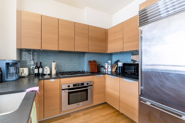 Building Photo - 310 W 52nd St