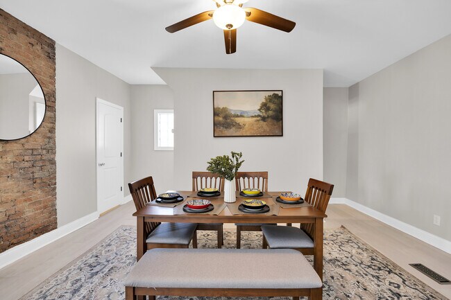 Building Photo - 2602 Riverside Dr