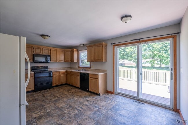 Building Photo - 8686 Maple Ln