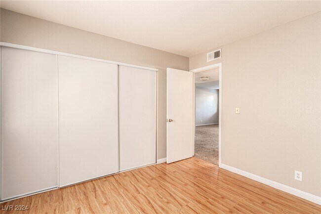 Building Photo - 3701 Snorkel Cir