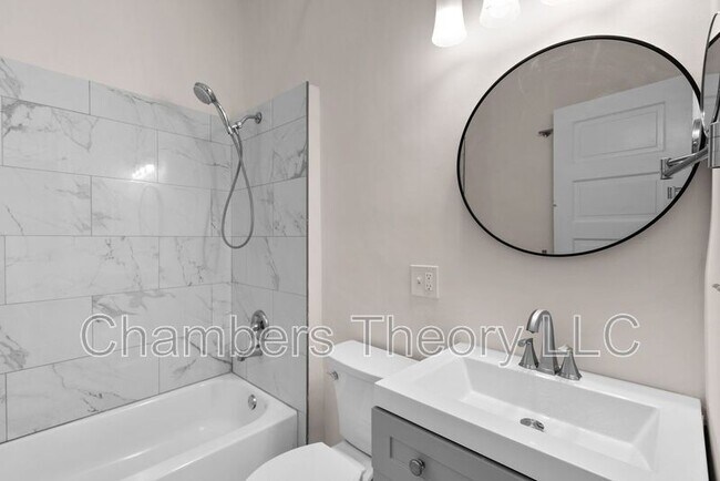 Building Photo - 1745 1st St NW