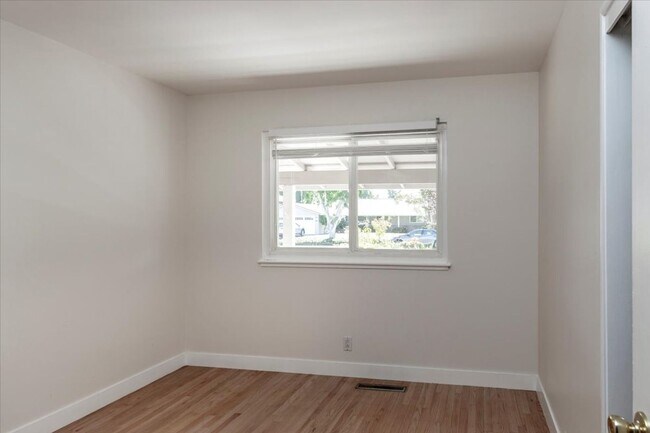 Building Photo - Terrific Sunnyvale Home