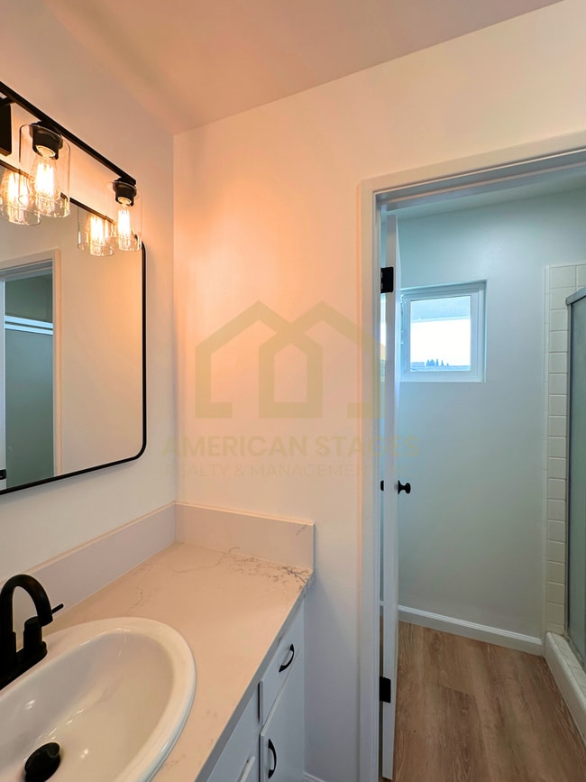 Building Photo - 1012 N H St