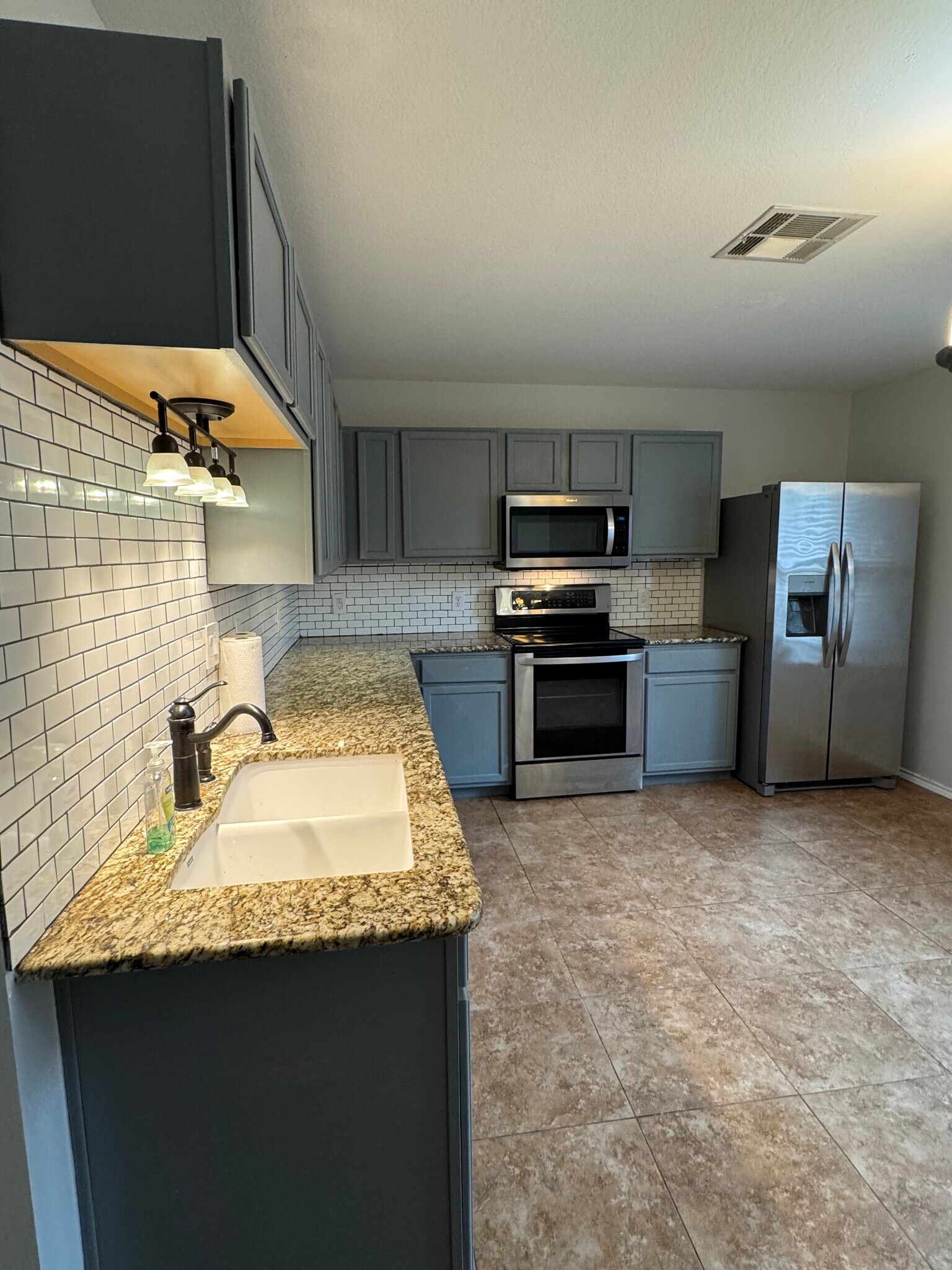 Building Photo - 608 Sherry Dr