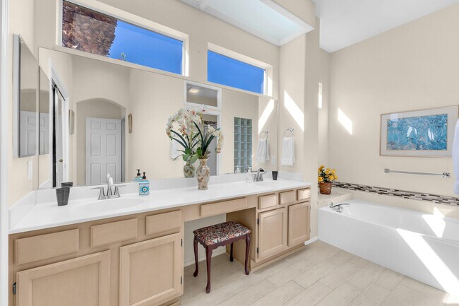 Building Photo - 37468 Westridge Ave