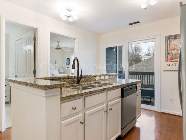 Building Photo - 415 Mather Green Ave