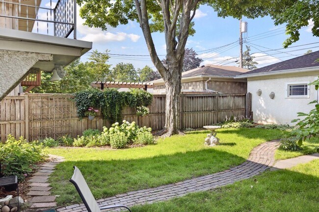 Building Photo - 4542 Grand Ave S