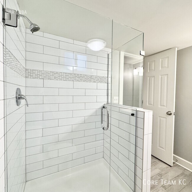 Building Photo - 920 Ward Pkwy