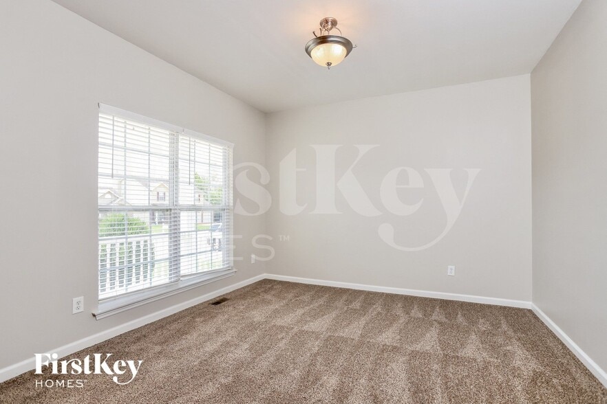 Building Photo - 107 Trailing Oak Ct