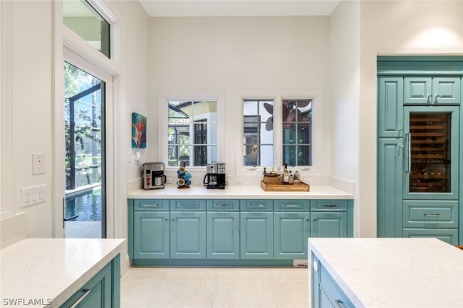 Building Photo - 2904 Tiburon Blvd E