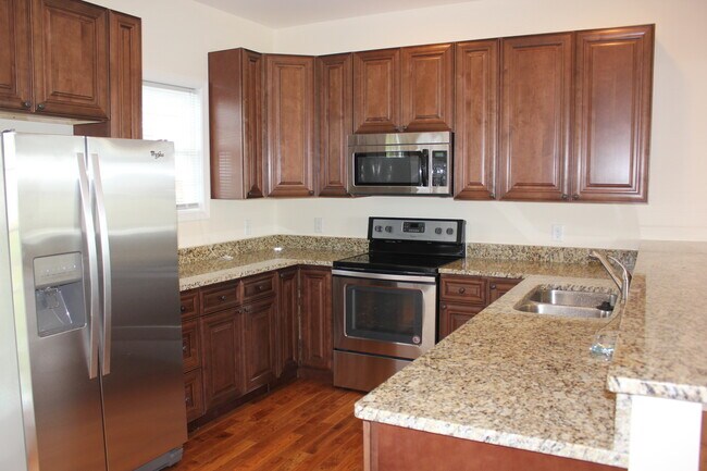 Building Photo - Duplex with Garage in Bridgewater