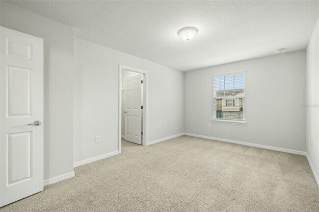 Building Photo - 9210 Hillcroft Dr