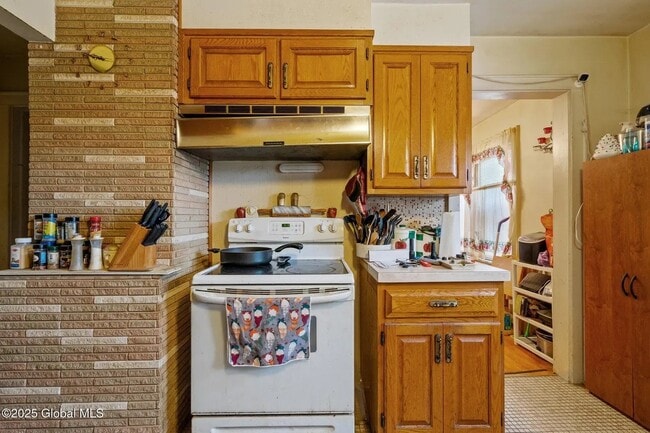 Building Photo - 301 S Main St