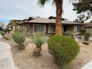 Building Photo - 2-Bed 1-bath in Prime Las Vegas Location – 950 Sq. Ft. of Comfort!