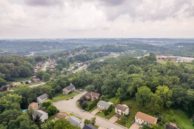 Building Photo - READY FOR MOVE IN! NEWLY RENOVATED 3 BEDRO...