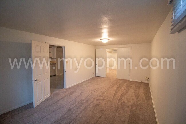 Building Photo - 4 bedroom house with new appliances | 132n...