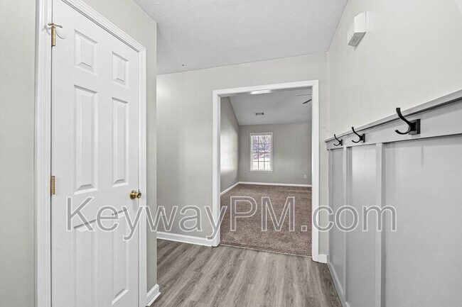 Building Photo - 122 Oakwood Dr