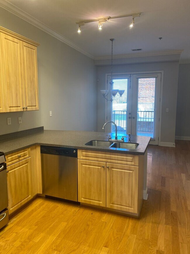 Building Photo - 510 City House Ct