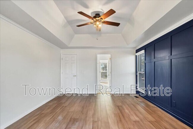 Building Photo - 695 Cedar Point