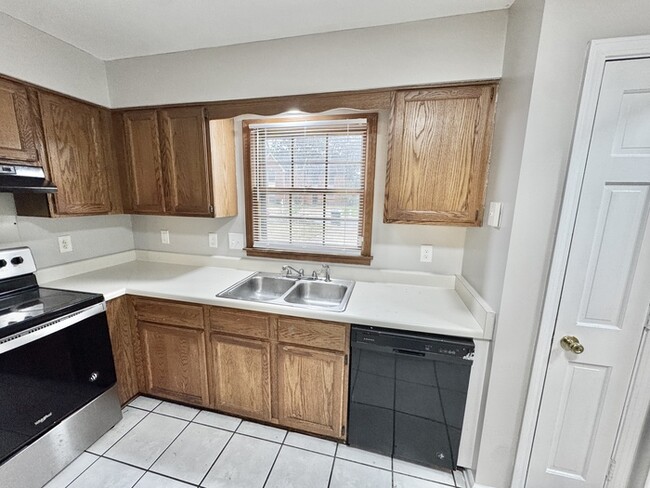 Building Photo - 6338 Kirby Downs Dr