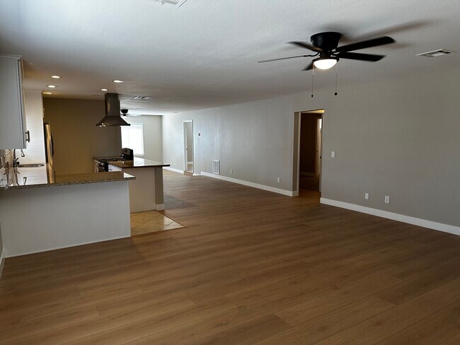 Building Photo - Freshly Updated 3bd/2ba home for rent!