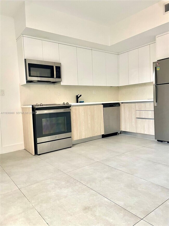 Building Photo - 1547 NW 2nd St