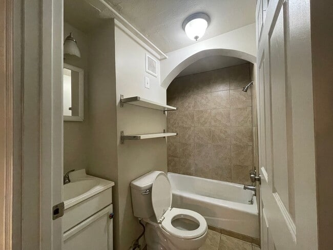 Building Photo - 192 N 100 E