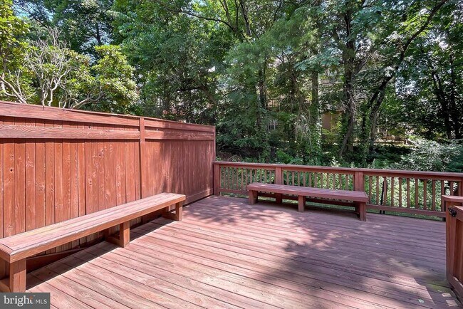 Building Photo - 4021 Lake Glen Rd