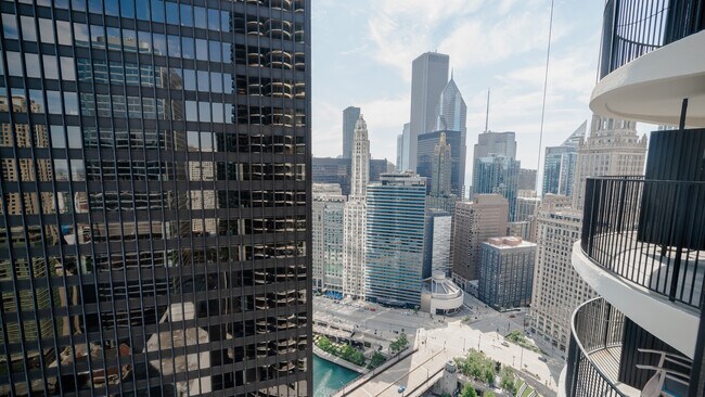 Building Photo - 300 N State St