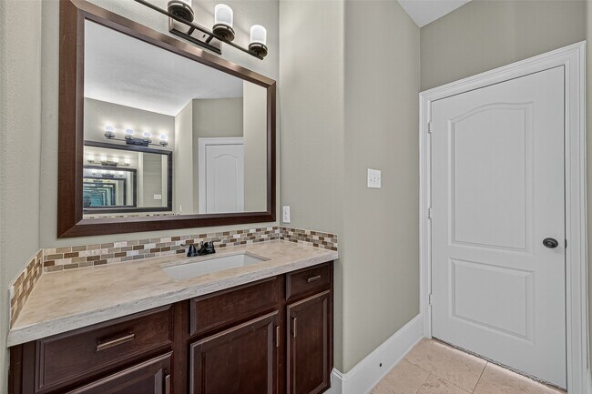 Building Photo - 8338 Sedona Ridge Dr